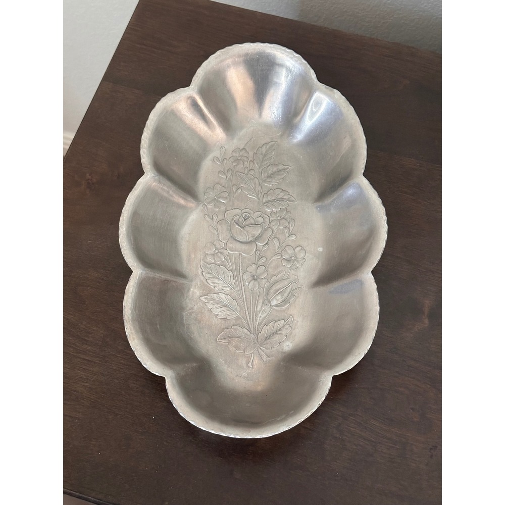 Everlast Forged Aluminum Oval Scalloped 
Floral Trinket Dish Candy Serving Bowl‎